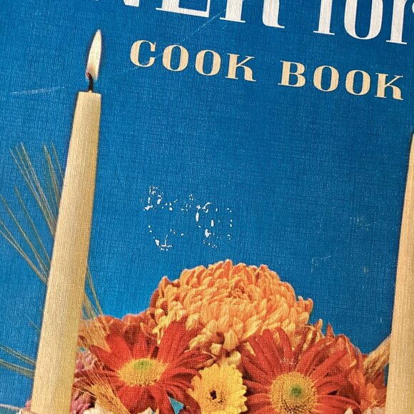 Betty Crocker's Vintage Cook Book Dinner for Two Hardcover - Picture 8 of 9